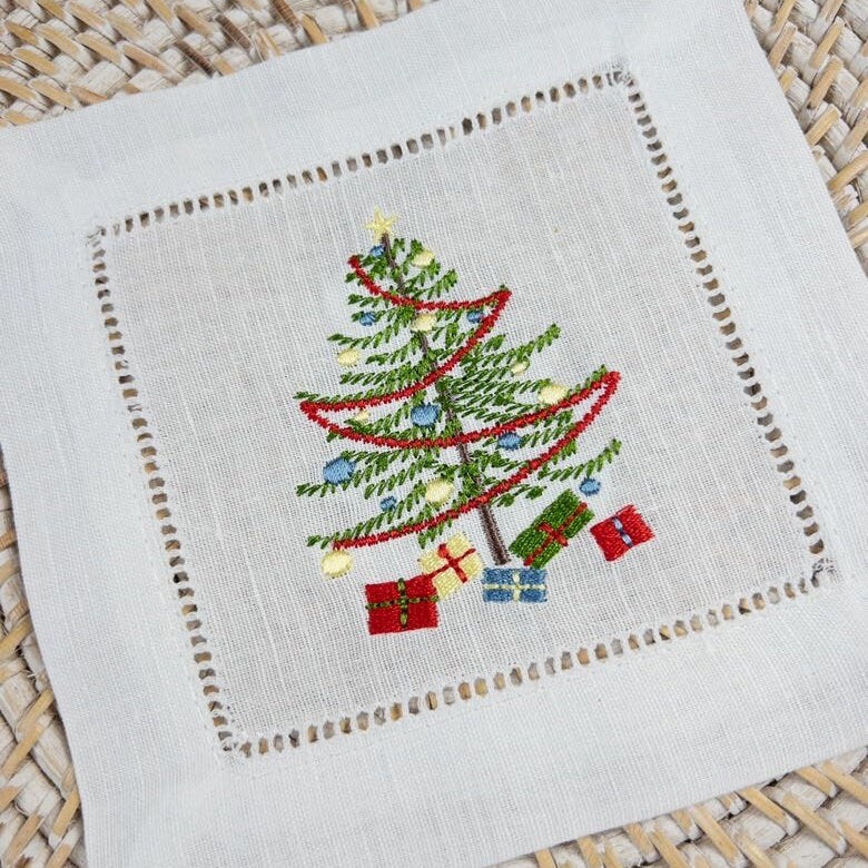 Christmas Tree Machine Embroidery Design, 4 sizes Christmas tree with presents, Christmas China complementary design