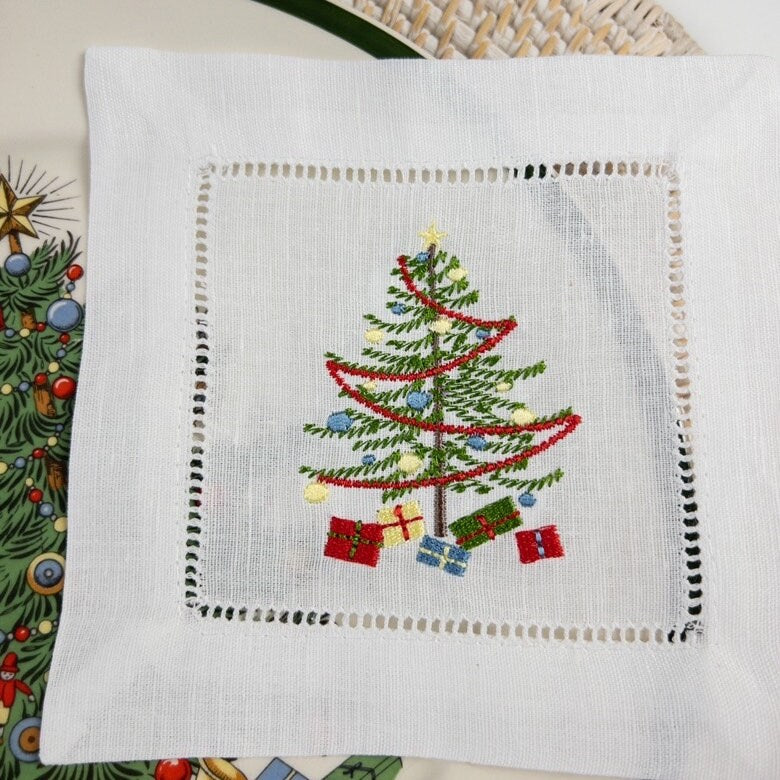 Christmas Tree Machine Embroidery Design, 4 sizes Christmas tree with presents, Christmas China complementary design