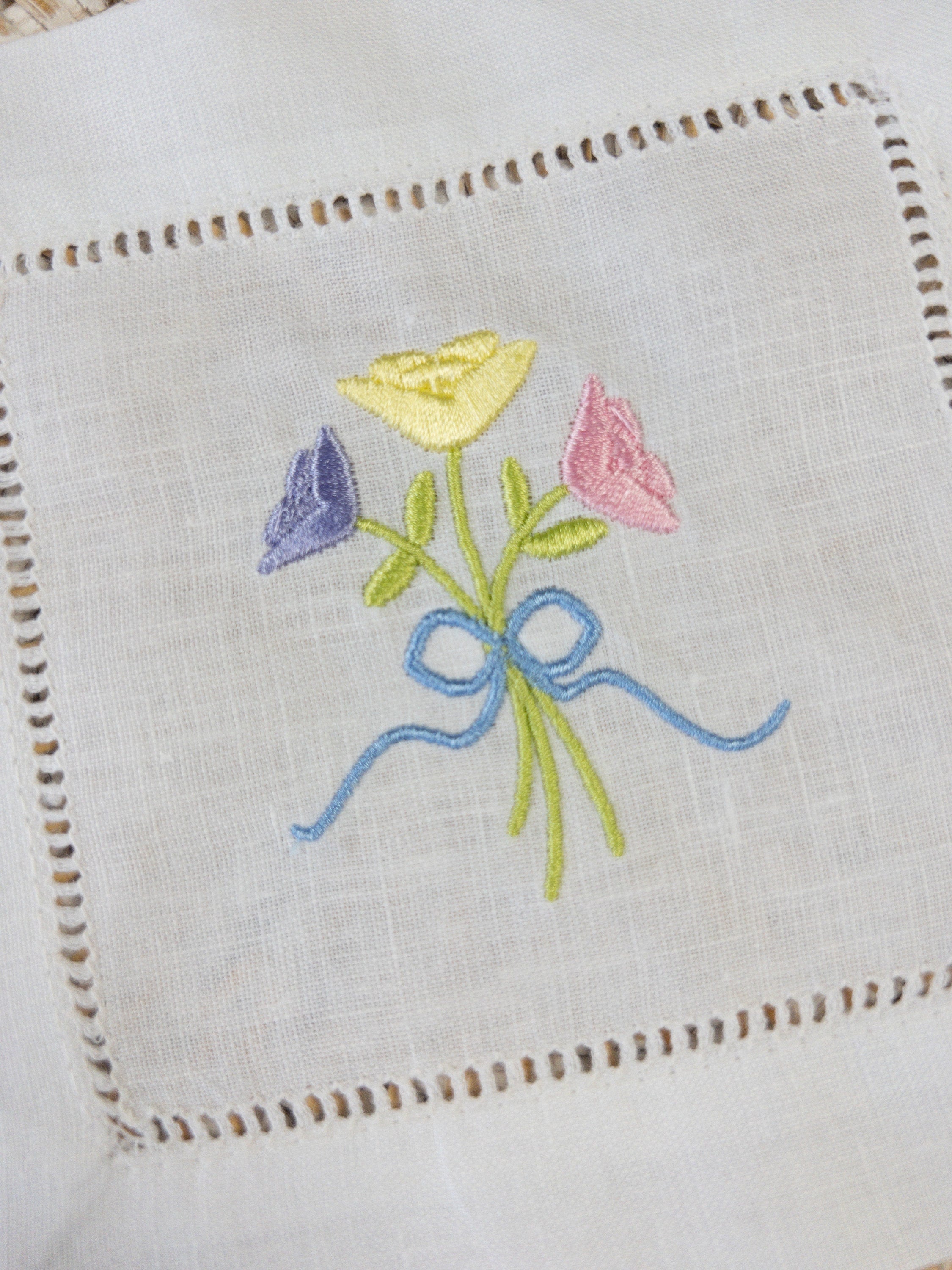 Flower Bouquet Embroidery Design,  Machine Embroidery Design, Spring Floral Bouquet Design, Vintage Inspired Embroidery, Spring Embroidery