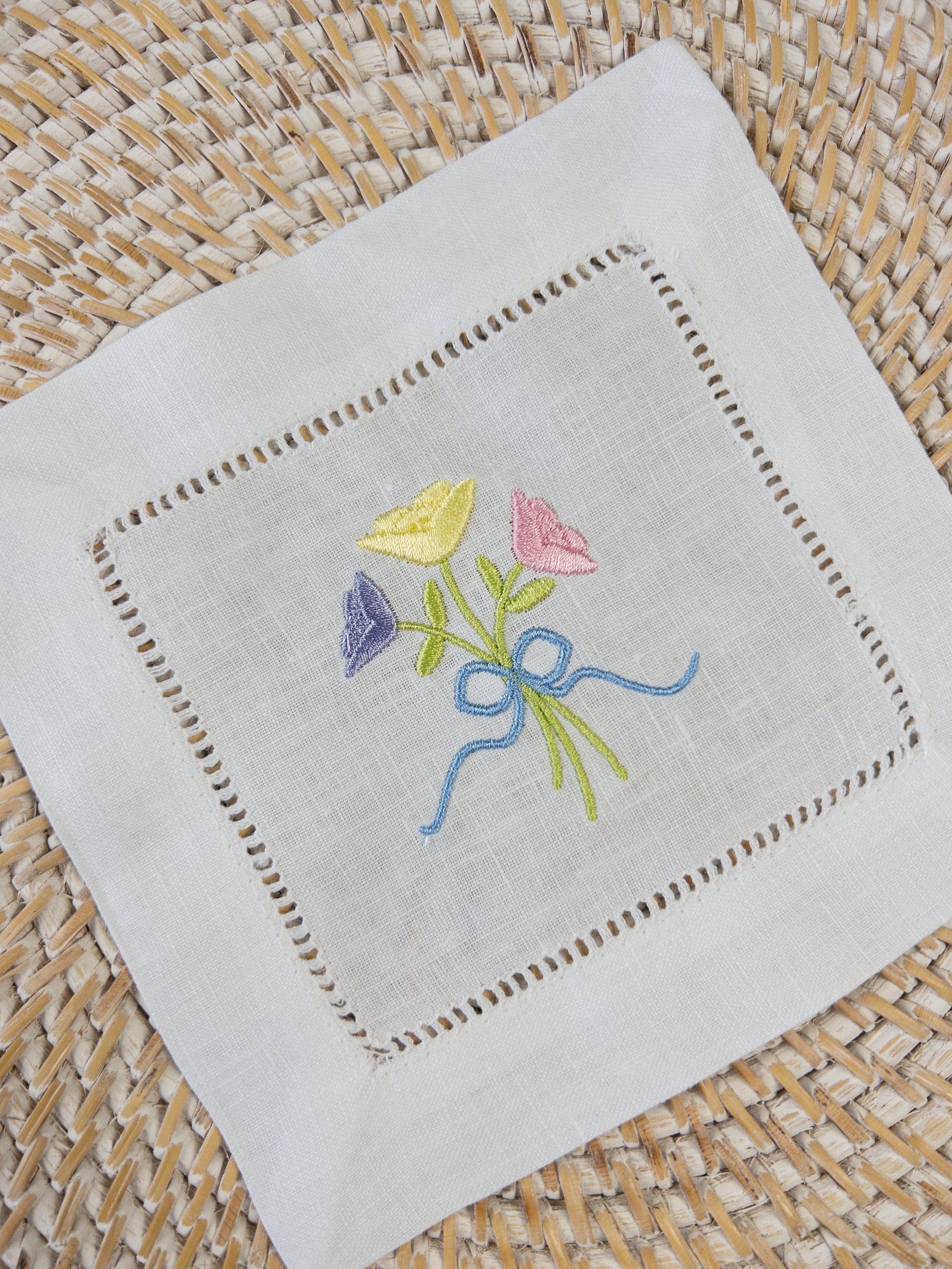 Flower Bouquet Embroidery Design,  Machine Embroidery Design, Spring Floral Bouquet Design, Vintage Inspired Embroidery, Spring Embroidery