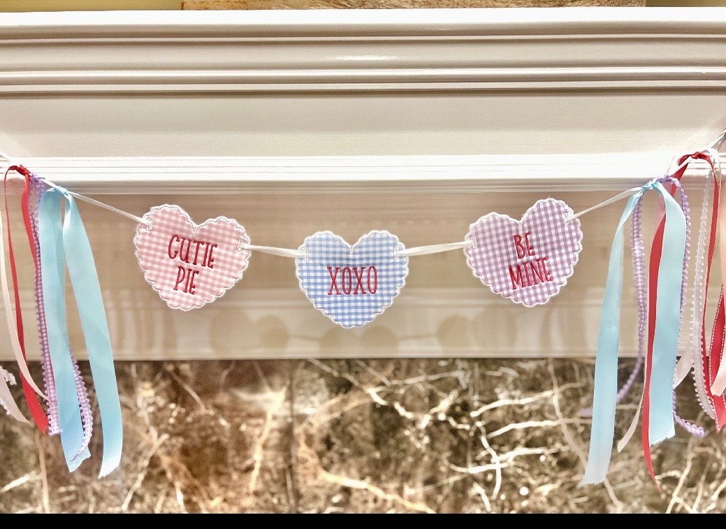 In The Hoop Scalloped Heart Banner Machine Embroidery Design, ITH Valentine Banner, ITH Scalloped Heart Banner Design
